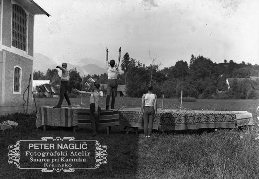 Skupina Orlov pri vajah v Komendi - Naglic 1268