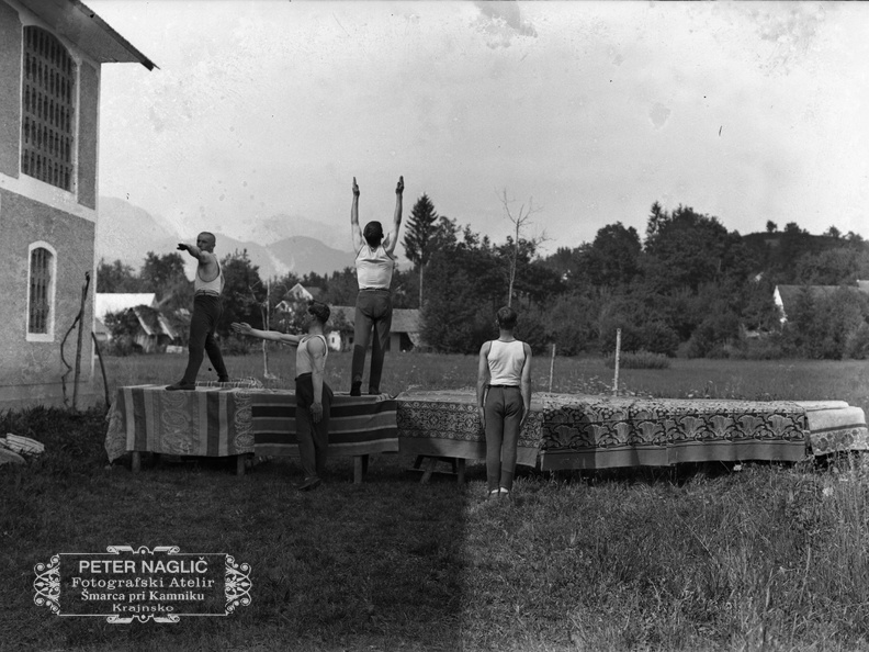 Skupina Orlov pri vajah v Komendi - Naglic 1268