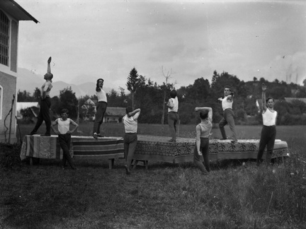 Skupina Orlov pri vajah v Komendi - Naglic 1270