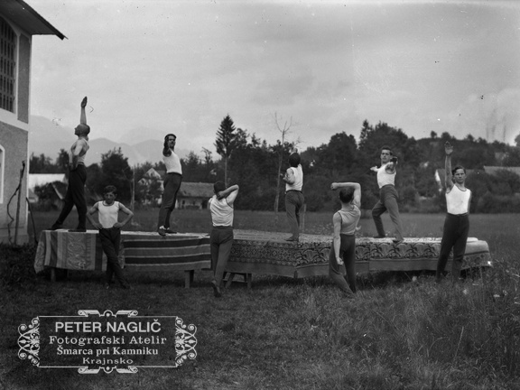 Skupina Orlov pri vajah v Komendi - Naglic 1270