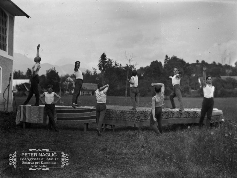 Skupina Orlov pri vajah v Komendi - Naglic 1270