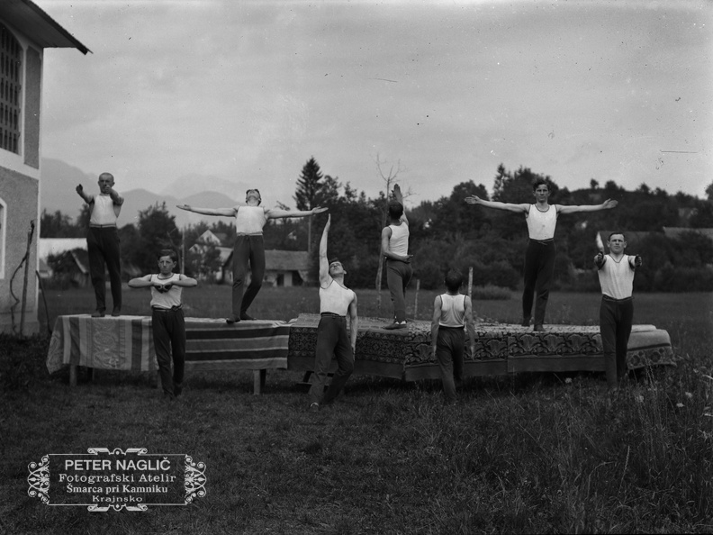 Skupina Orlov pri vajah v Komendi - Naglic 1272