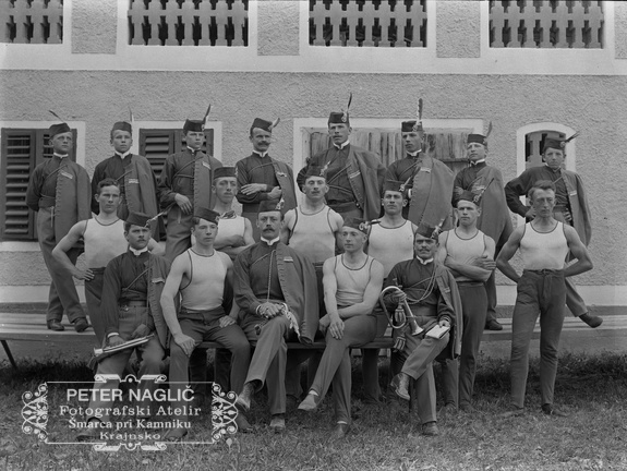 Skupina Orlov v kroju v Komendi - Naglic 1274