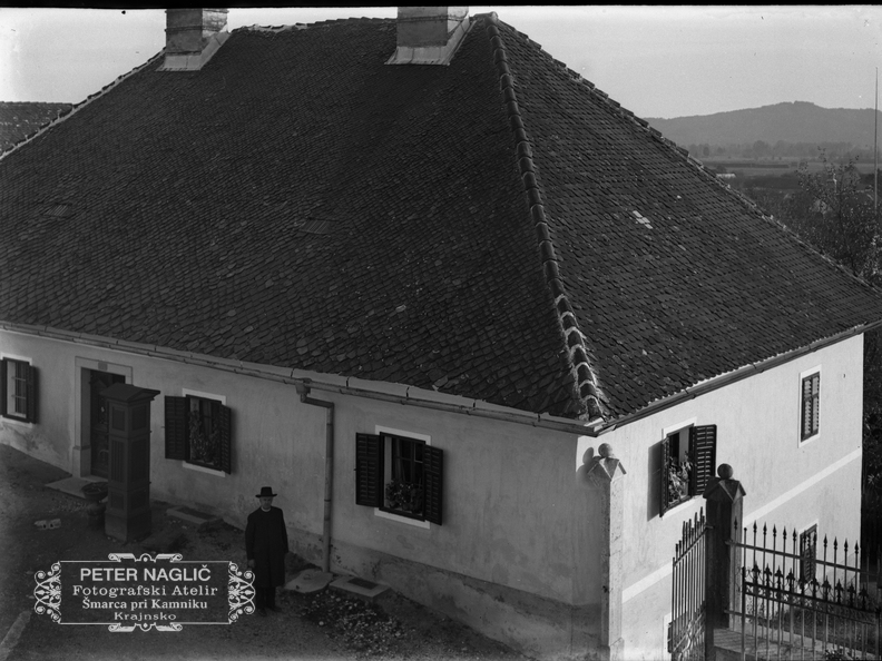 Komenda, ob župnišču župnik Valentin Bernik - Naglic 1430