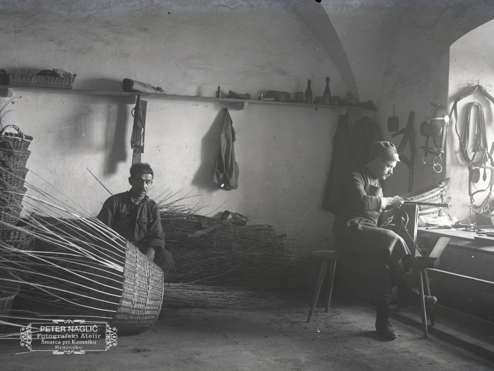 Italijanski ujetniki pri izdelovanju košar - 82  1160