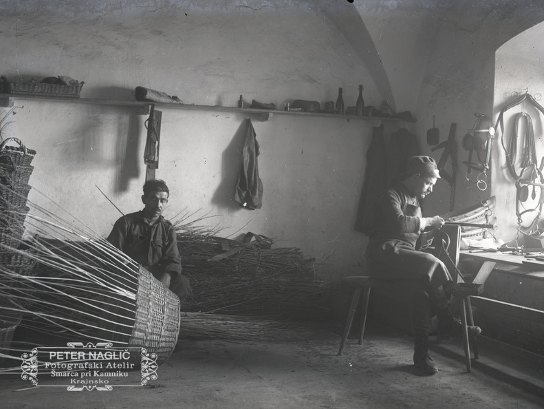 Italijanski ujetniki pri izdelovanju košar - 82  1160