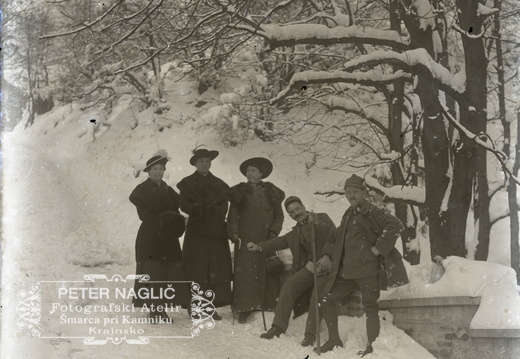 Vojaki v snegu v ženski družbi - 82  1163