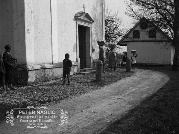 Velikonočni blagoslov jedi v Šmarci leta 1933 - F 1933 2 4 006