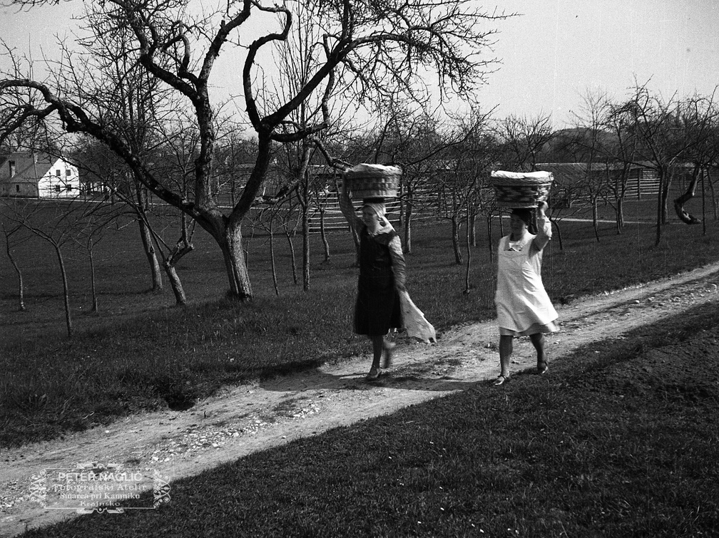 Velikonočni blagoslov jedi v Šmarci leta 1933 - F 1933 2 4 014