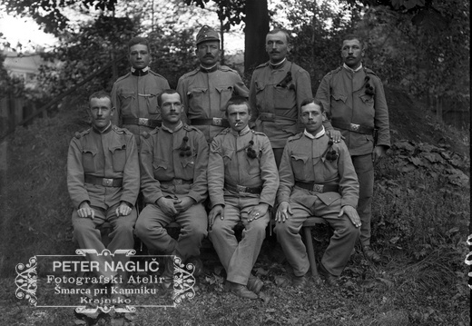 Peter Naglič v skupini vojakov - Naglic1130