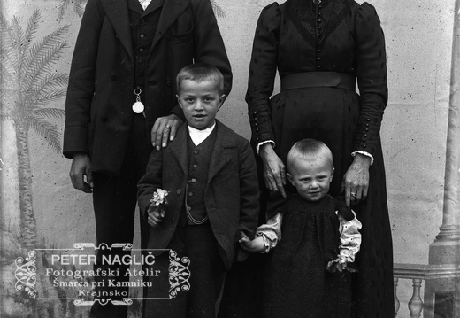 Roščovi z Albinom in Ančko - Naglic1097