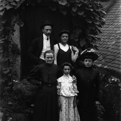 Teta Barica, sestrični Rezika in njen bodoči in Mihela - Naglic1104