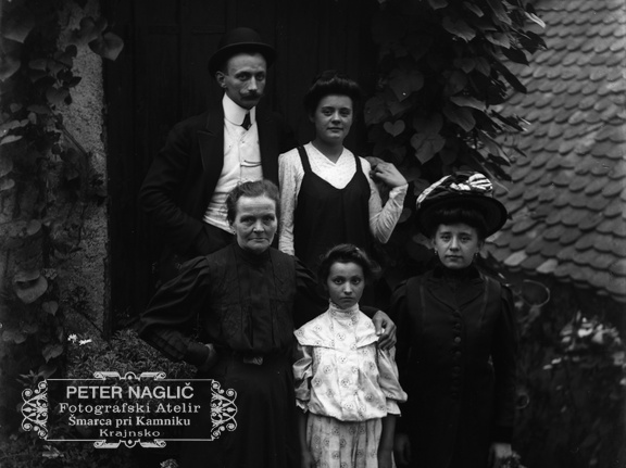 Teta Barica, sestrični Rezika in njen bodoči in Mihela - Naglic1104