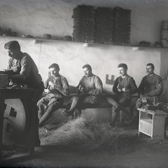 Italijanski ujetniki pri delu krtač - 75  1059