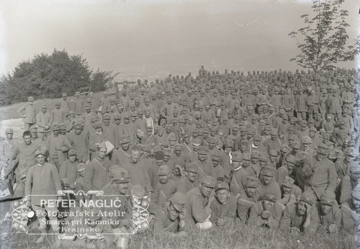 Množica italijanskih vojnih ujetnikov na Ljubljanskem gradu - 72  1019