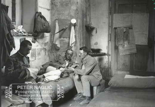 Vojaki v mali spalnici - 71  997