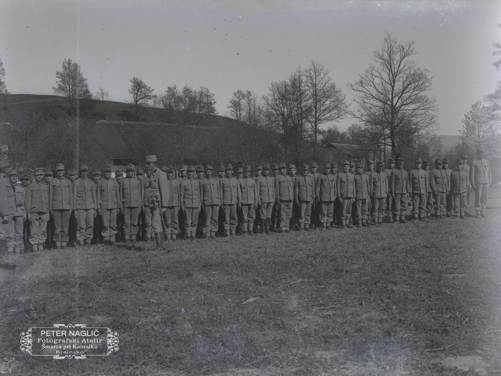 Skupina vojakov na Vrhniki - 71  1006