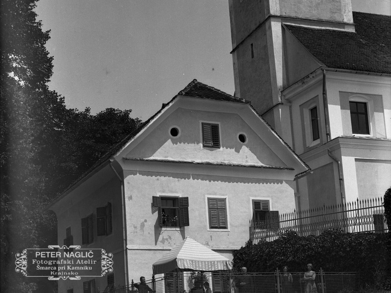 Župnijska cerkev s kaplanijo v Komendi - naglic967