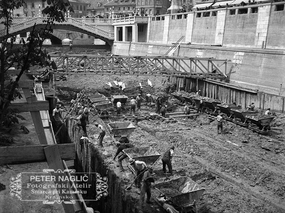 Tromostovje, ureditev struge Ljubljanice, 1933 - F 1933 2 3 013