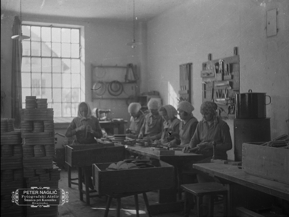 Ročna izdelava ščetk leta 1932 - F 1932 5 12 007